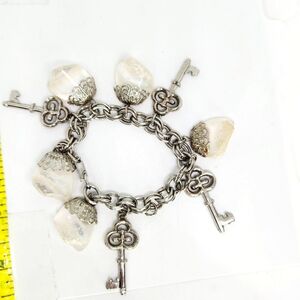 Vtg Silver Tone Skeleton Key Resin Metal Dangle Chunky Charm Bracelet 7" Jewelry